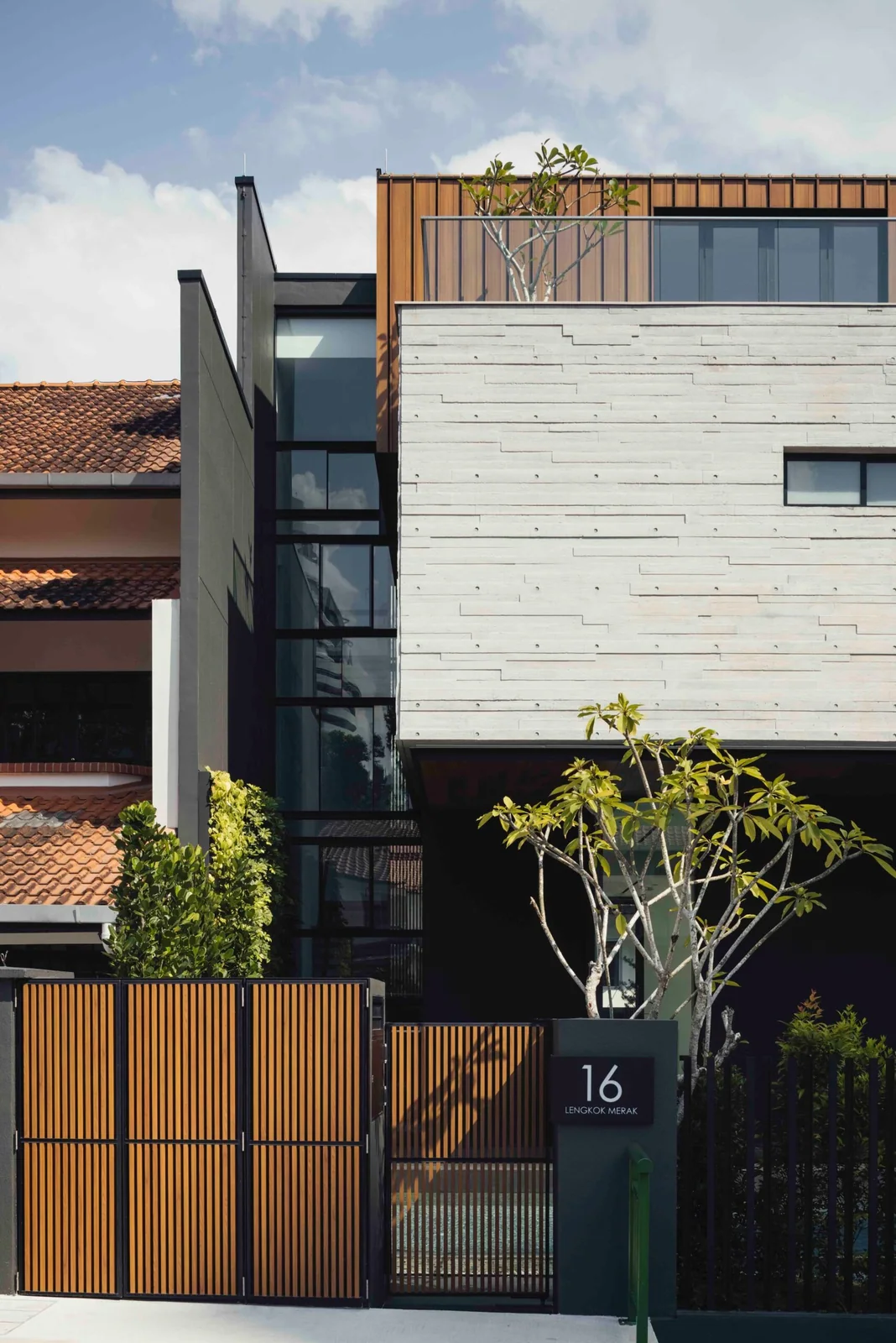 AR43%20Architects%20 %20One%20Tree%20Hill%20House%20 %2016%20Lengkok%20Merak%202, Design Authority