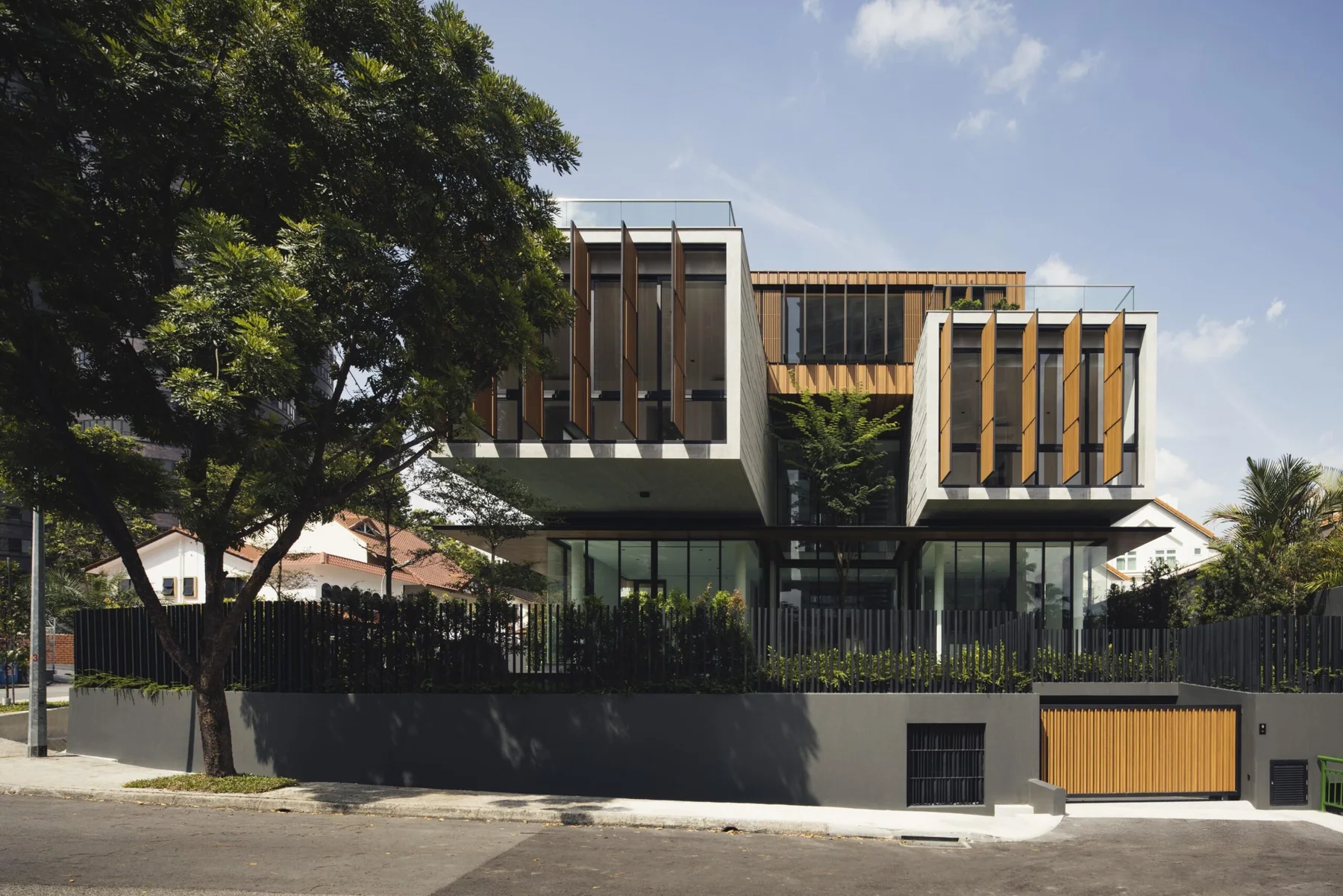 AR43%20Architects%20 %20One%20Tree%20Hill%20House%20 %2016%20Lengkok%20Merak%203, Design Authority
