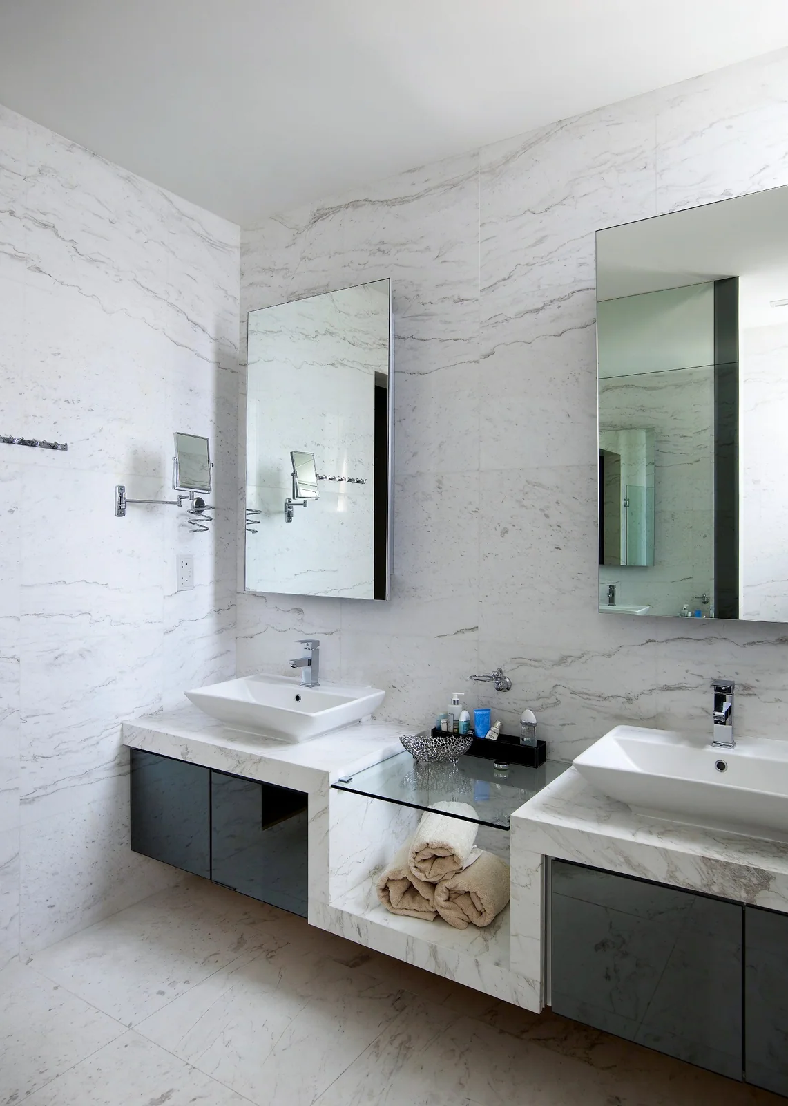 Modern Eclectic Classicism by D’Perception Ritz, view 1