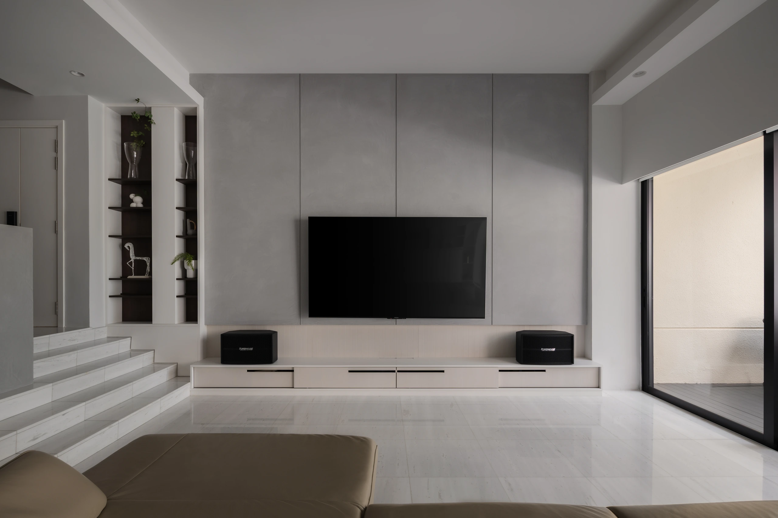 Living room television wall at the upper level by Edgeline Planners