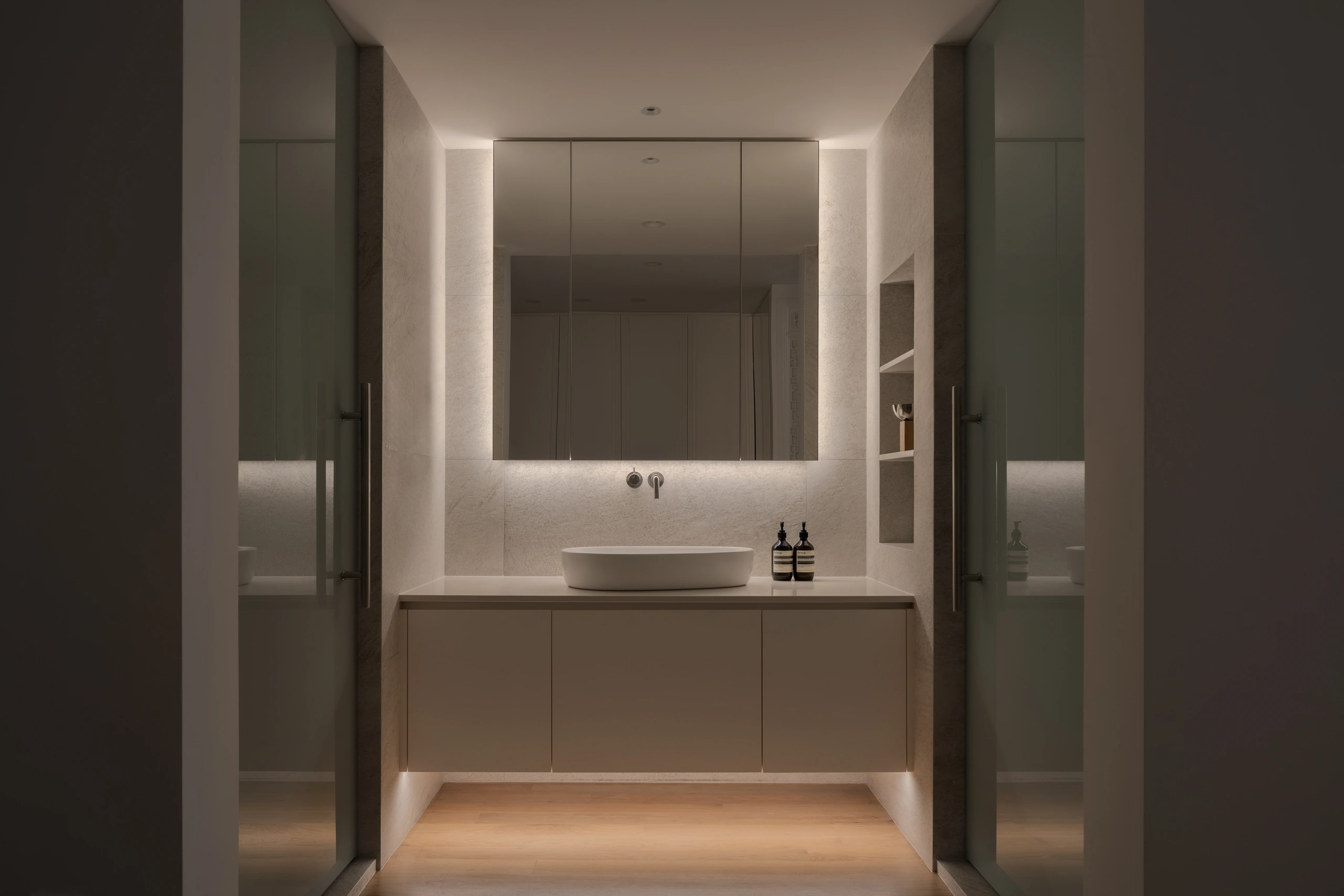 Master ensuite with floating vanity and glazed shower enclosures by Edgeline Planners