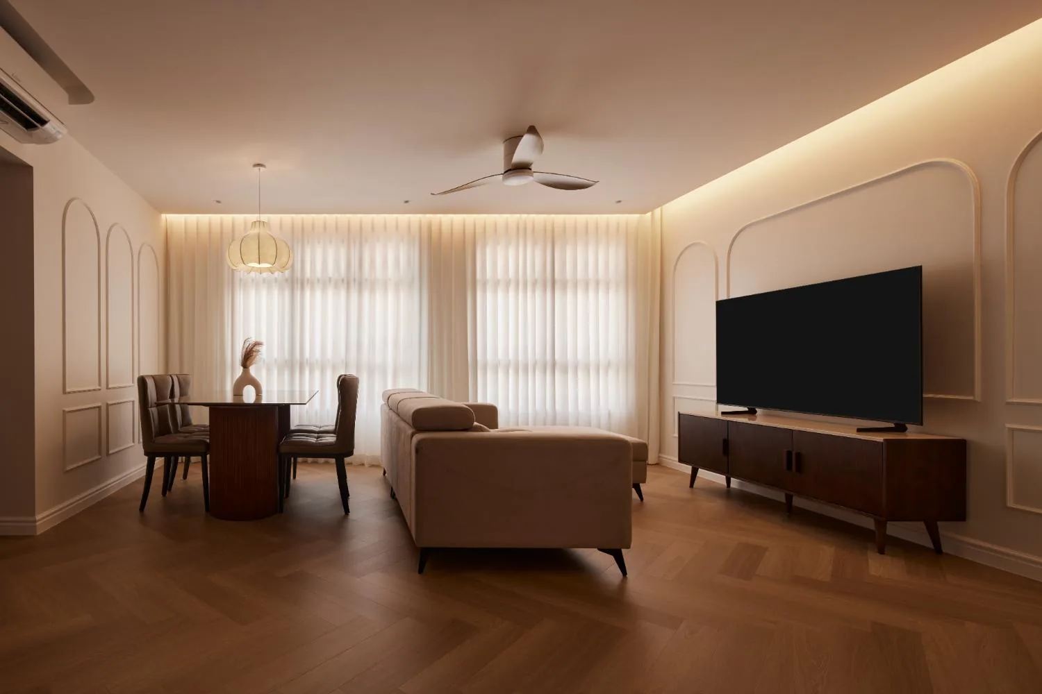 Sunny Side Farmhouse living and dining room by RENOSTUD.IO